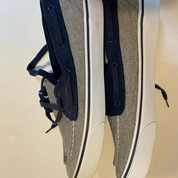 Men’s New with tags blue and gray boat shoes size nine Old Navy - Picture 3 of 4